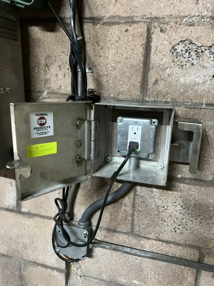 Slide of Luna Electric