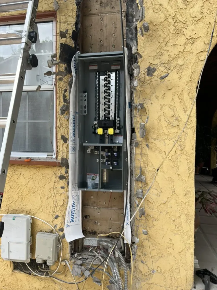 Slide of Luna Electric