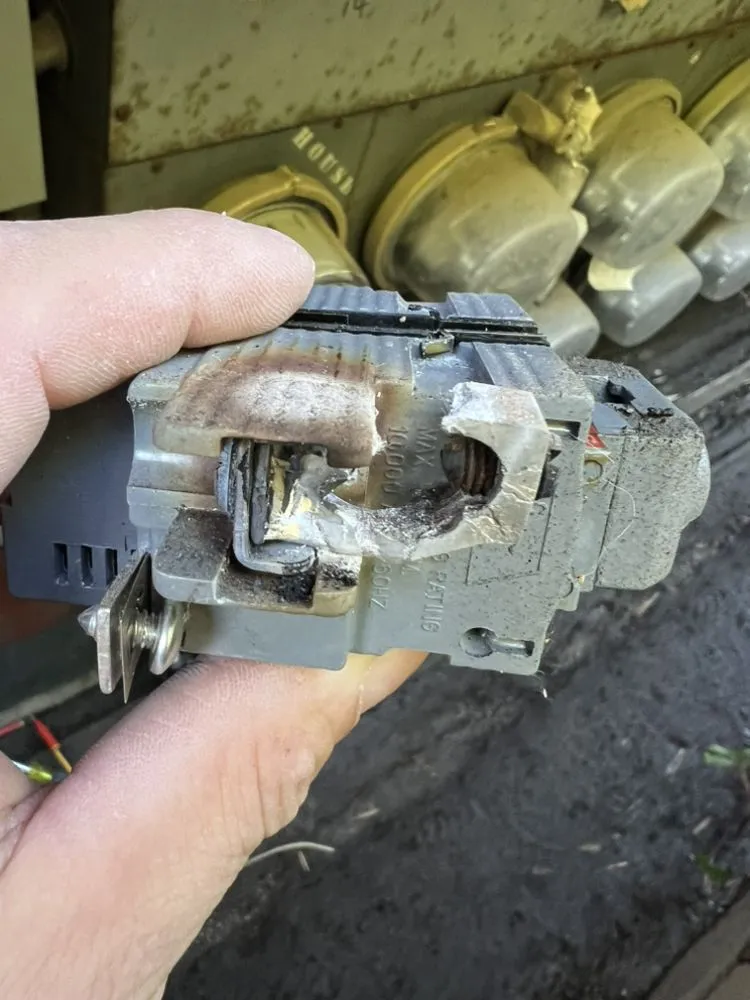 Slide of Luna Electric