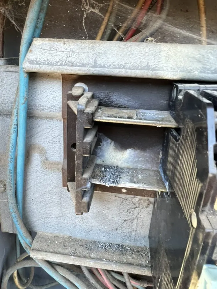 Slide of Luna Electric