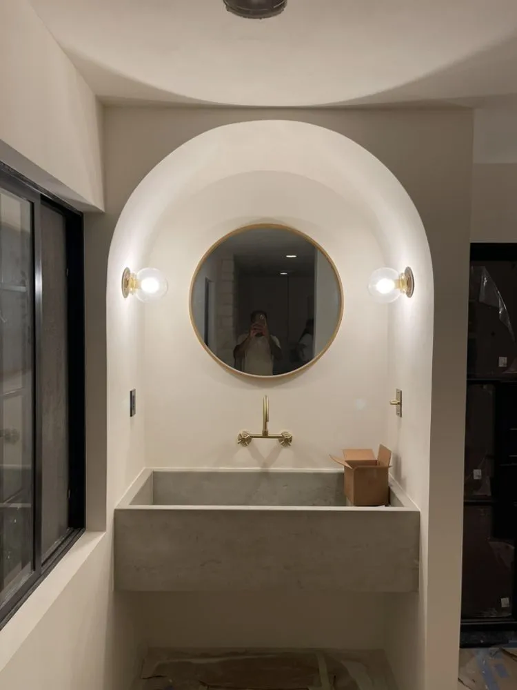 Slide of Luna Electric