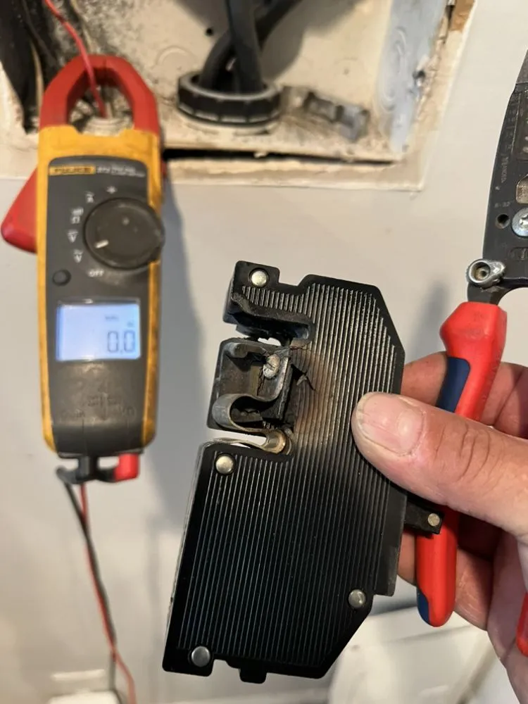 Slide of Luna Electric