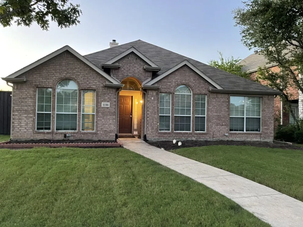 Slide of Luna electrician