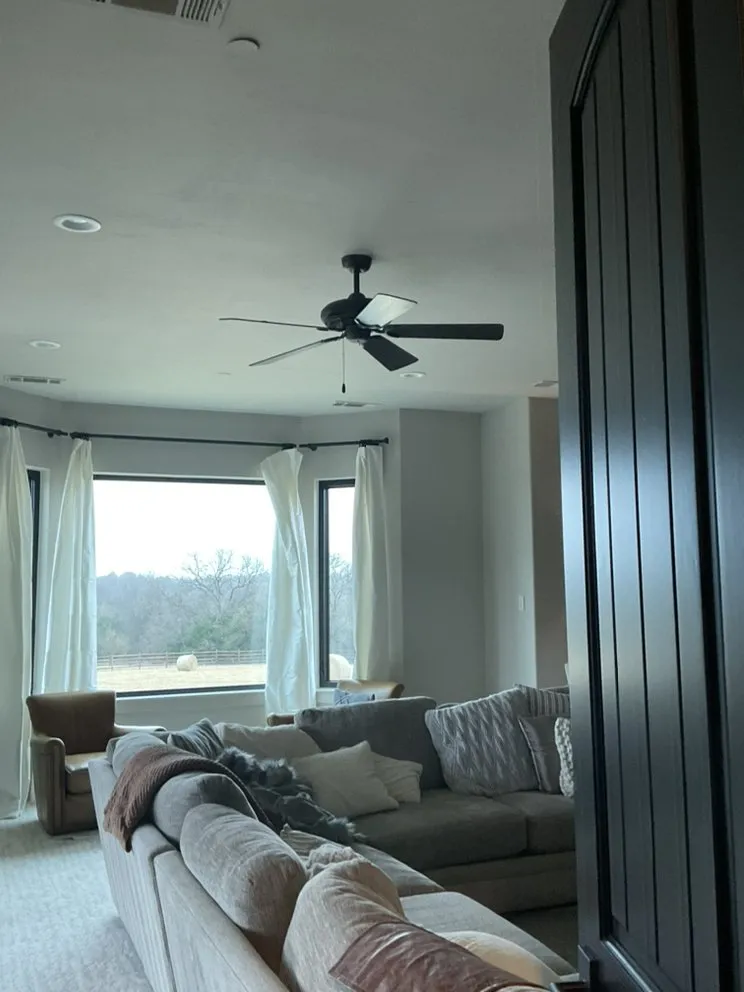 Slide of Luna electrician