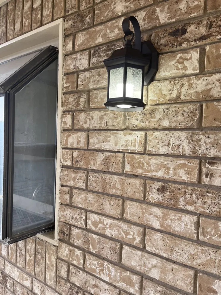 Slide of Luna electrician