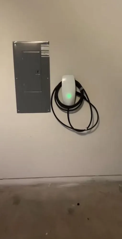 Slide of Luna electrician