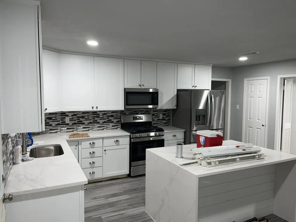 Slide of Luna electrician