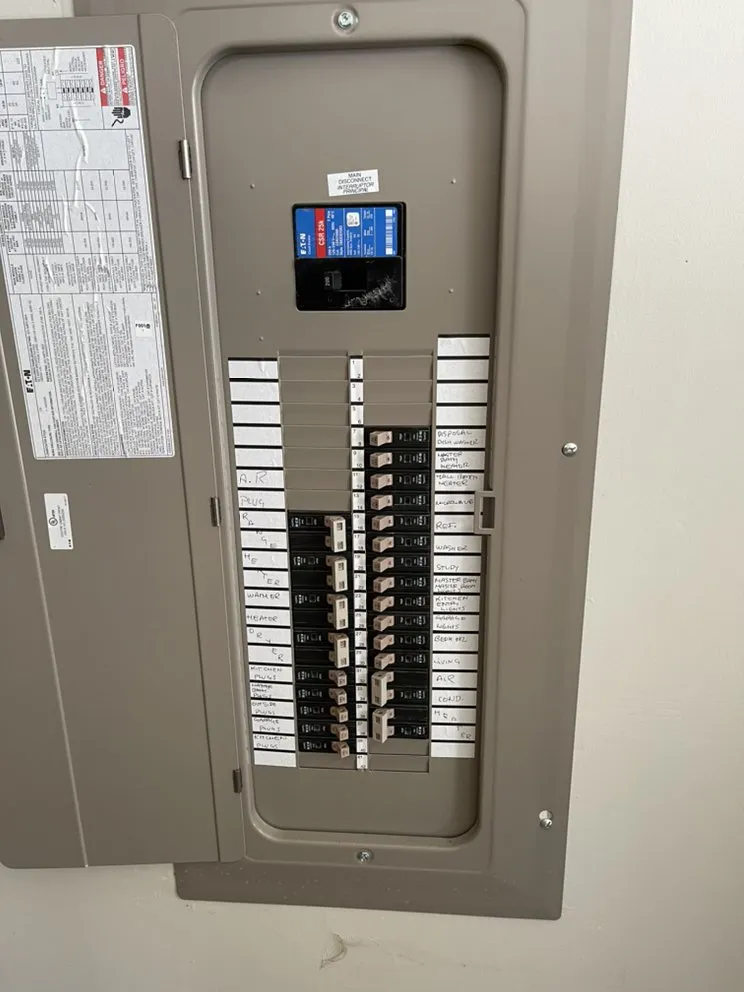 Slide of Luna electrician