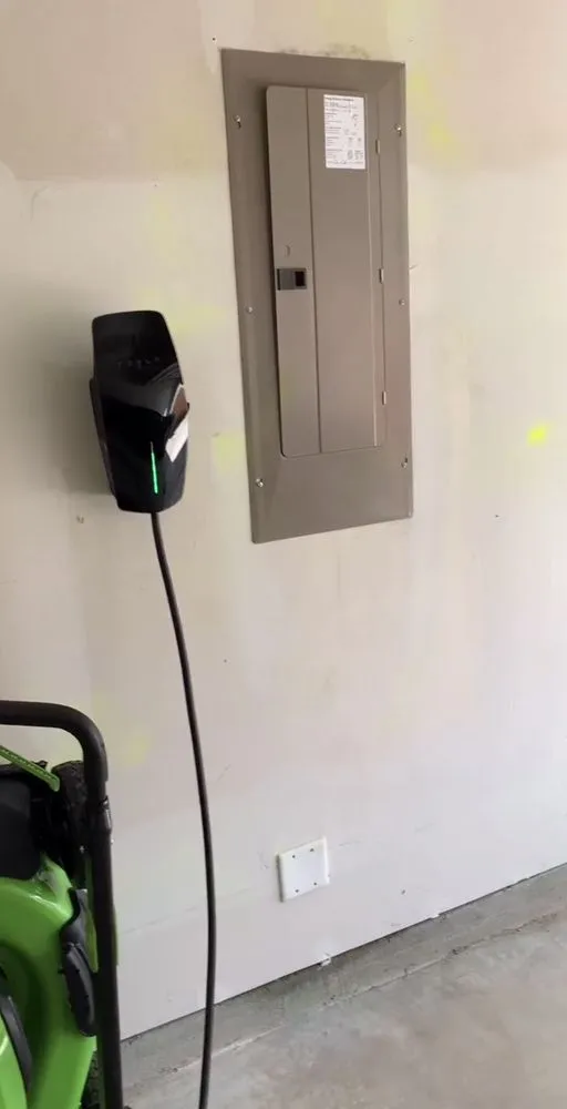 Slide of Luna electrician