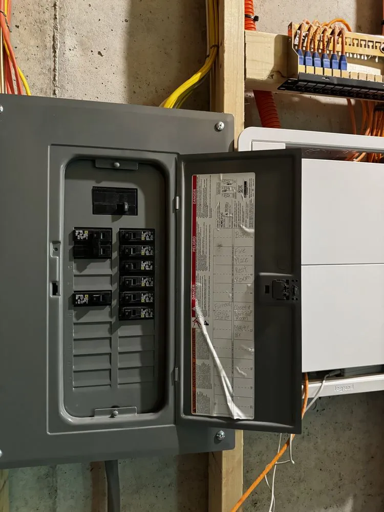 Slide of Luna Handy Electric