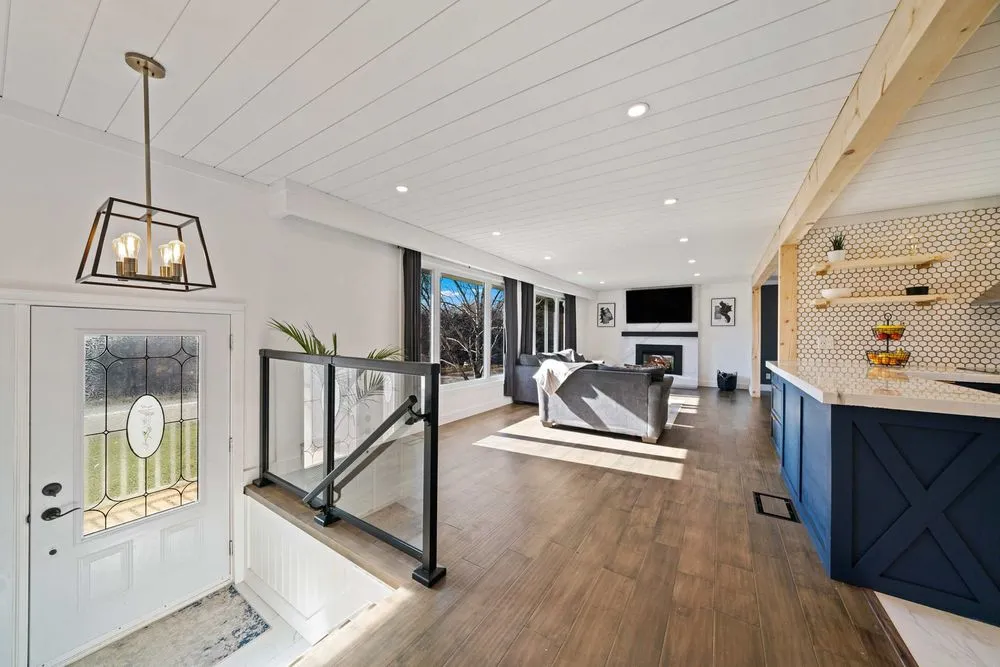 Slide of Lux Building Group