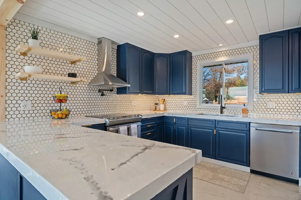 Slide of Lux Building Group