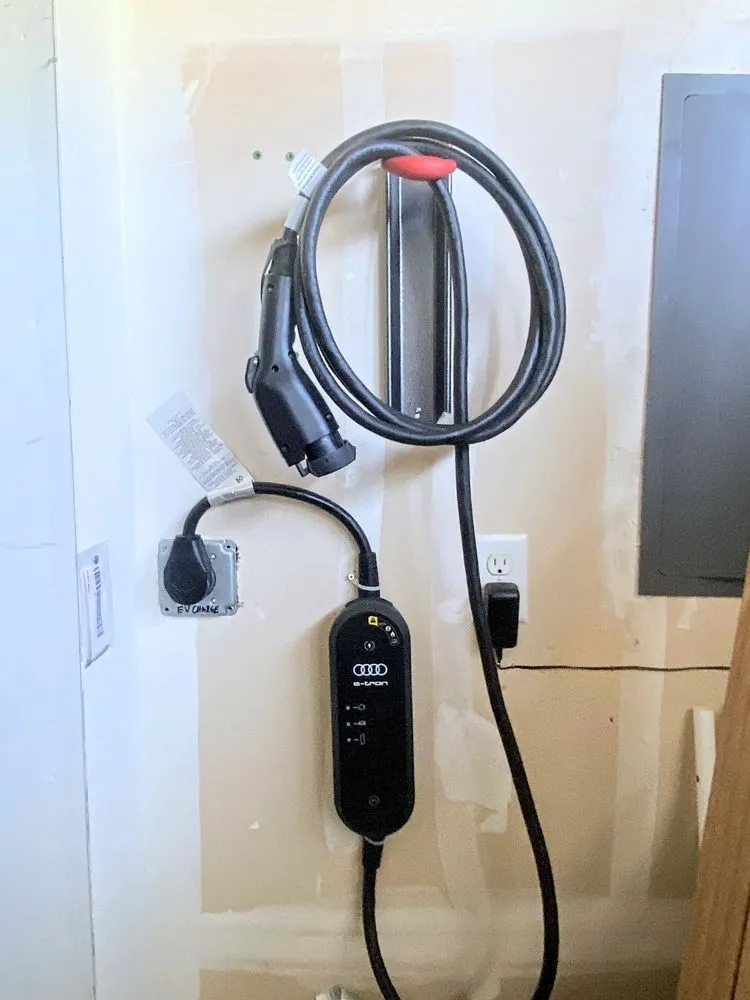 Slide of Luz Electric