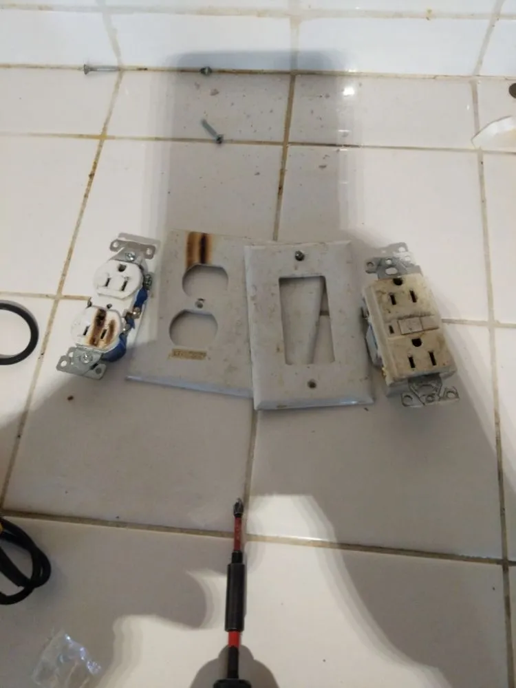 Slide of Luz Electric