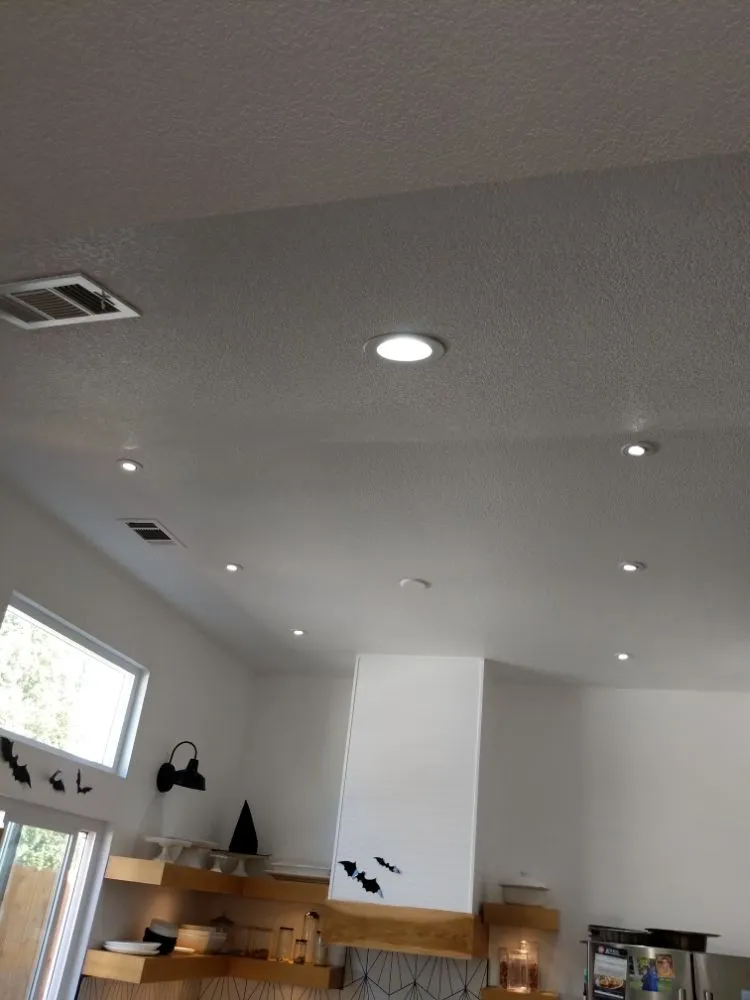 Slide of Luz Electric