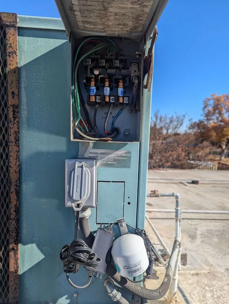 Slide of Luz Electric