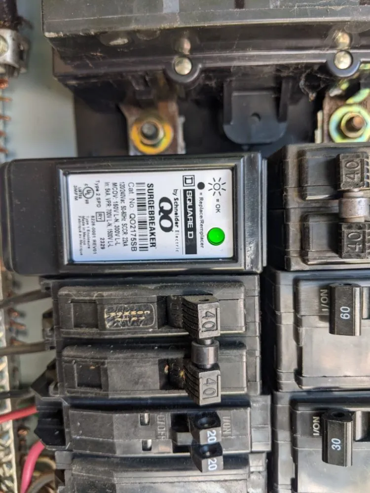 Slide of Luz Electric