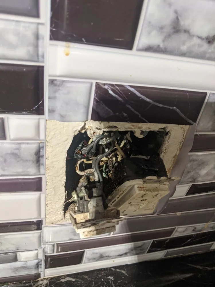Slide of Luz Electric
