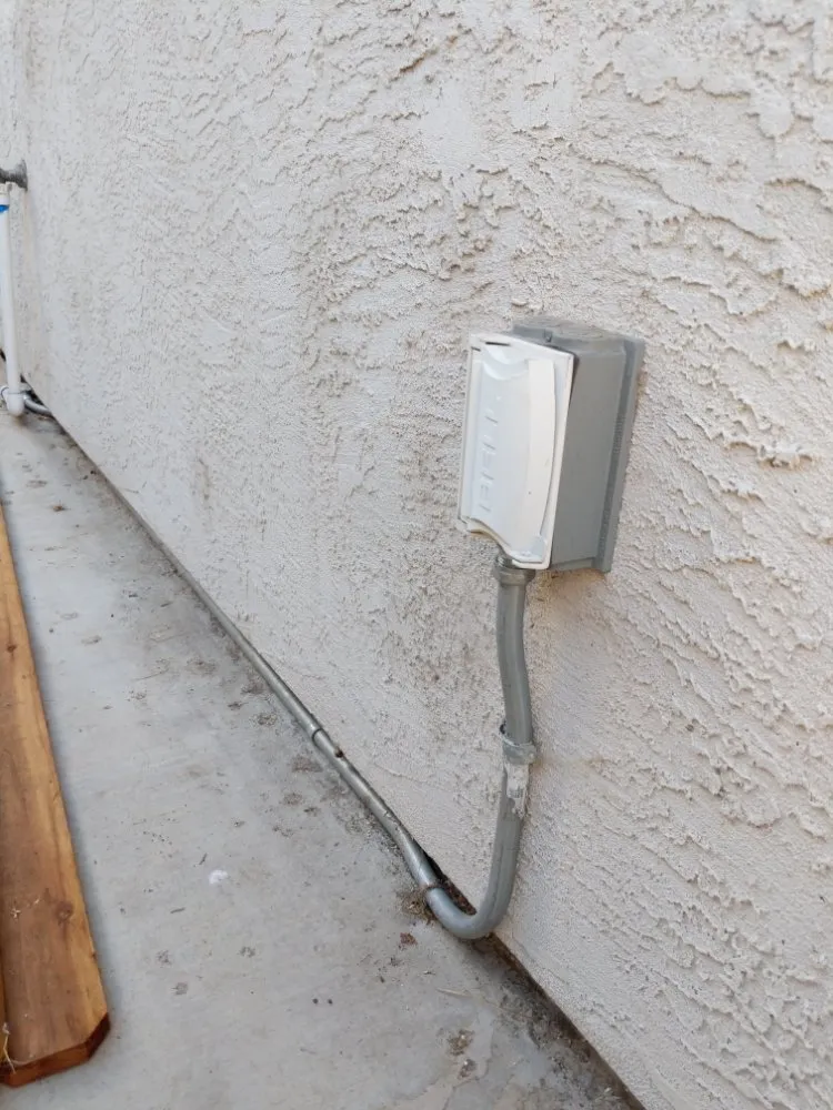 Slide of Luz Electric