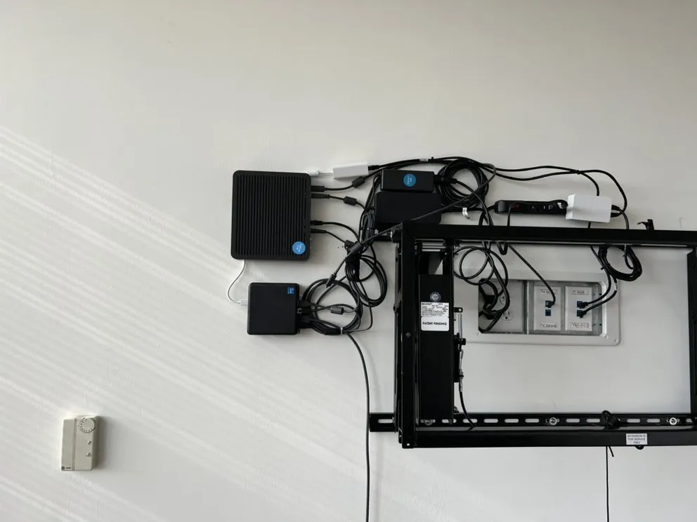 Slide of Lv Av Installations