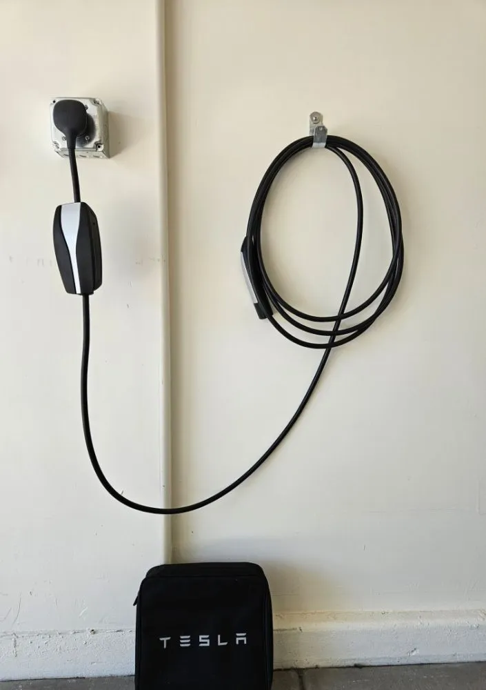 Slide of LV Electric & HD Services