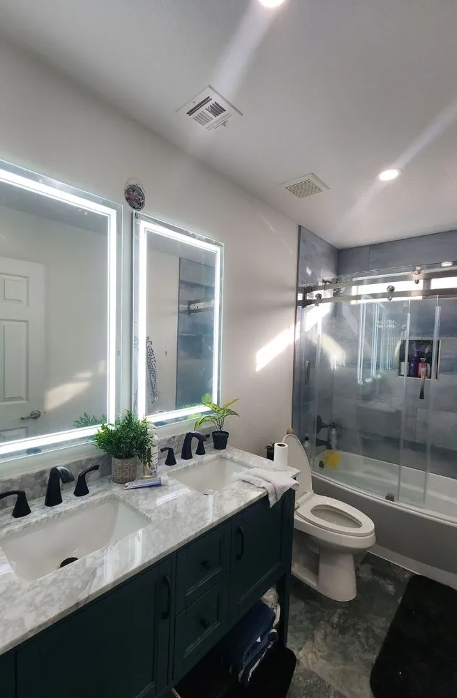 Professional electrician providing circuit breaker repair in , 