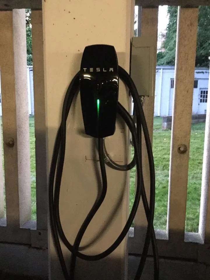 Certified electrician providing electrical repair in ,