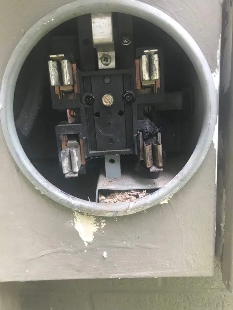 Affordable emergency electrical service experts serving ,  - Lyn Electric and Construction