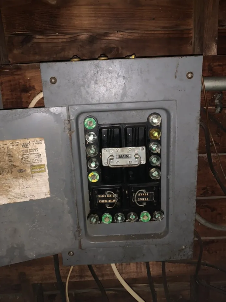 Slide of Lyn Electric and Construction