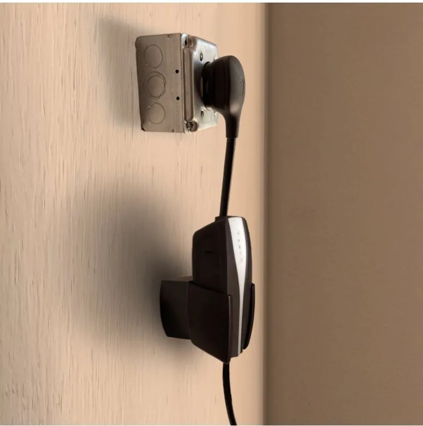 Slide of Lyn Electric and Construction