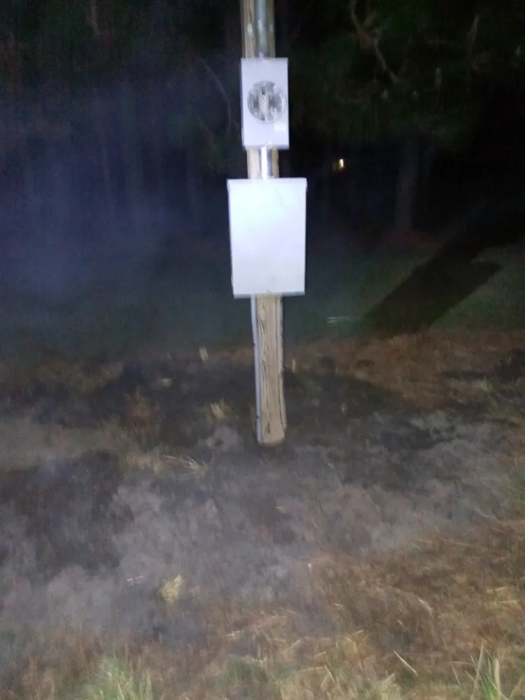 Affordable electrician providing emergency electrical service in ,