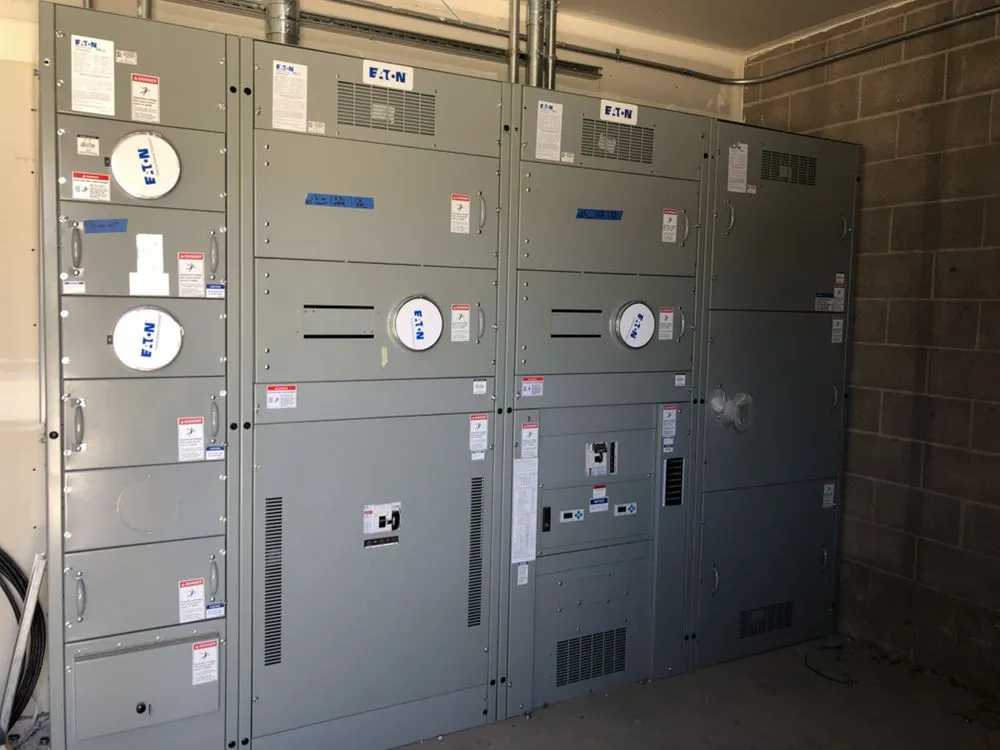 Expert electrician providing emergency electrical service in , 