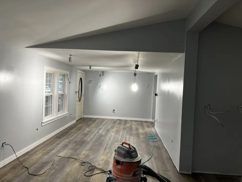 Professional electrician providing circuit breaker repair in Upper Marlboro, MD - M & M General Contractor and Tech