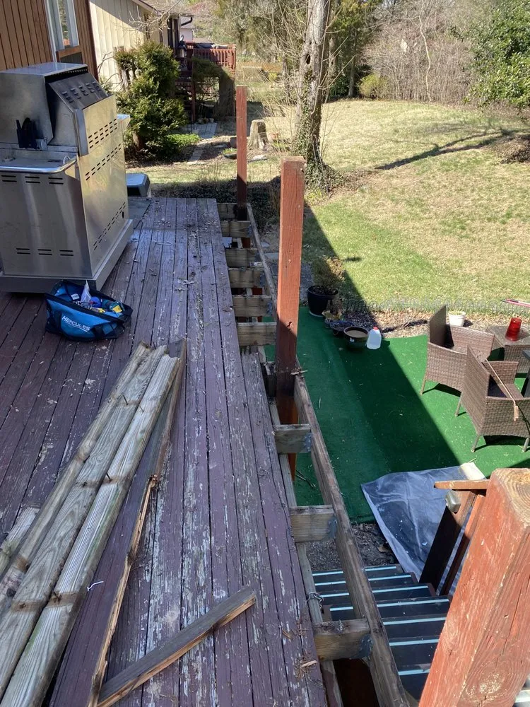 Licensed electrician providing circuit breaker repair in , 