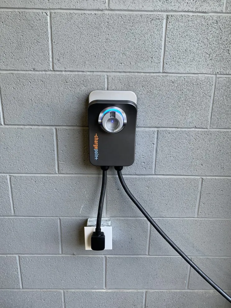 Slide of M Reyes Electrical