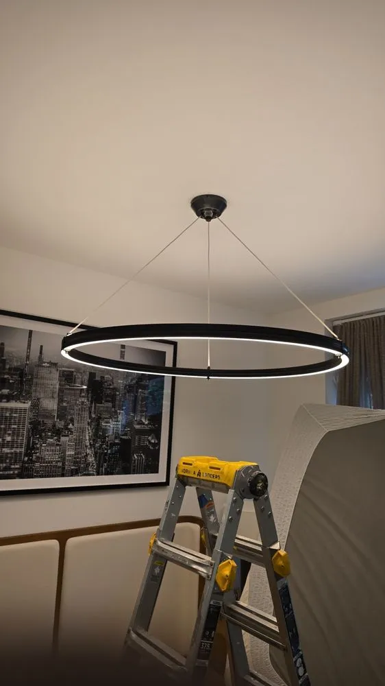 Slide of M-UNIT'S Electrician