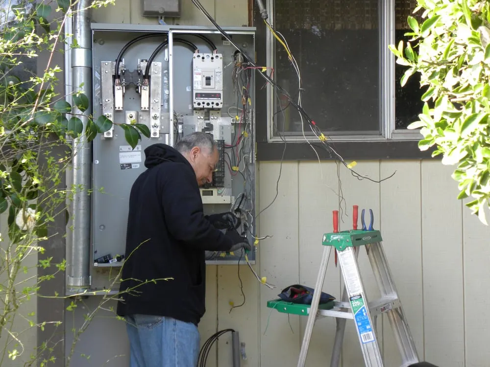 Slide of M& Z Electrical Contractor