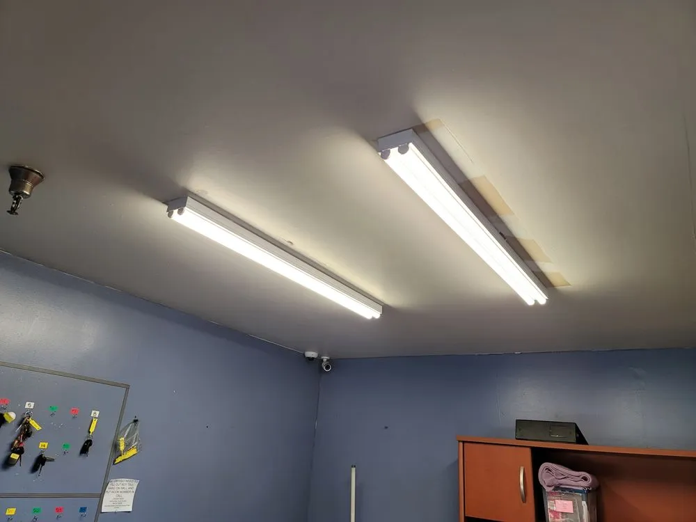 Slide of Macanudoz Electric