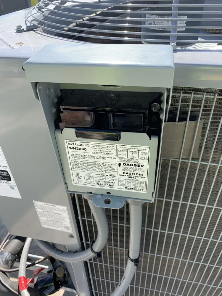 Emergency electrical service for homes in circuit breaker repair, by