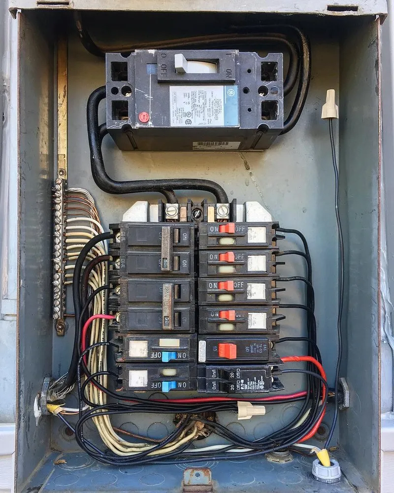 Slide of Magnificent Mile Electrician