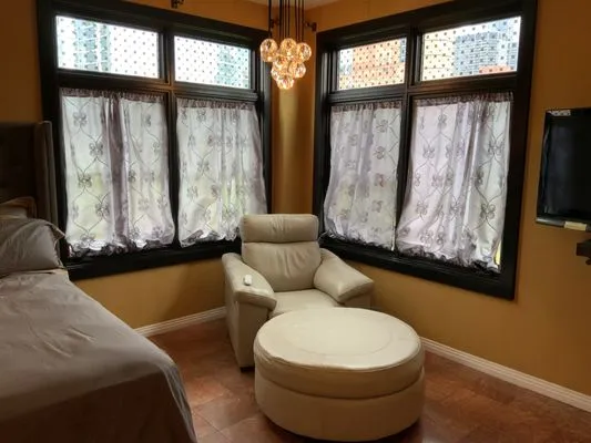 Magnificent Mile Electrician Logo