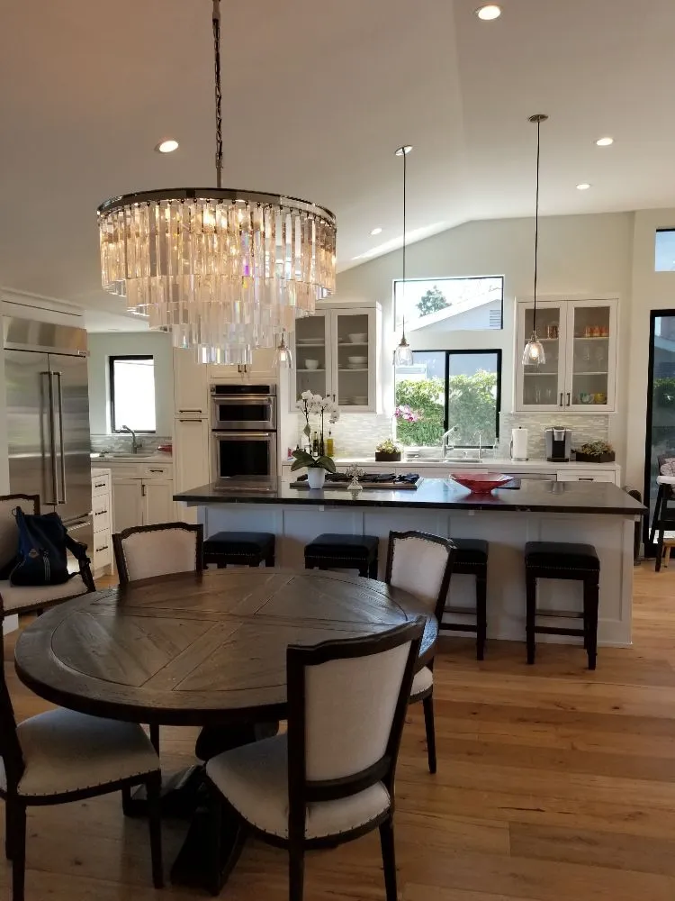 Emergency electrician providing wiring installation in , 