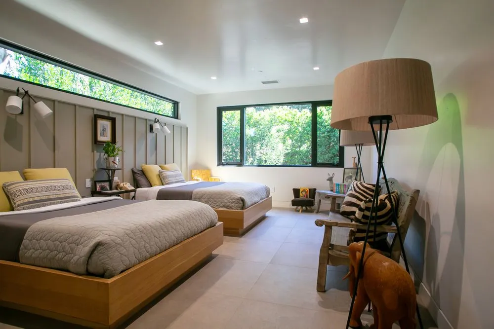 Slide of Main Electric