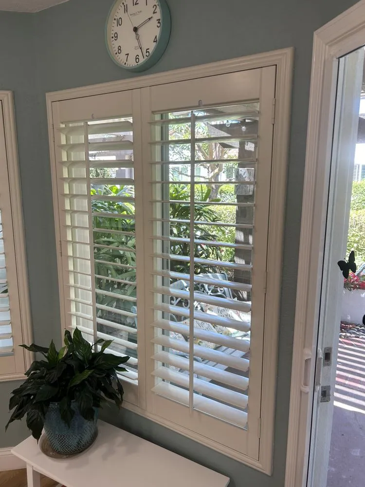 Professional electrician providing outlet and switch repair in , 