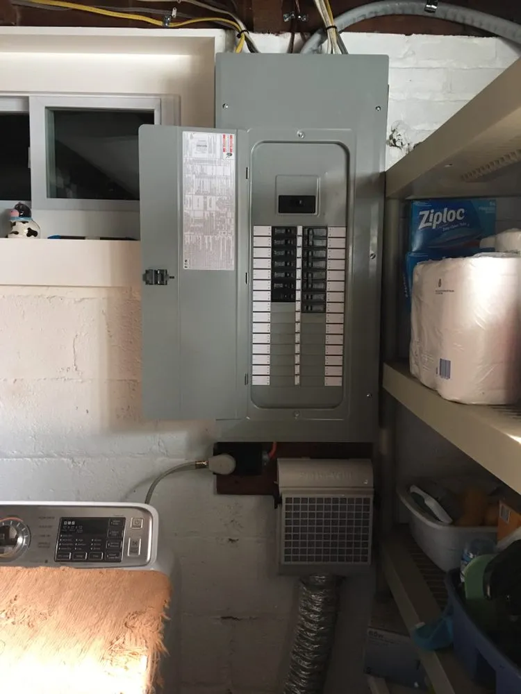 Expert electrician providing emergency electrical service in ,