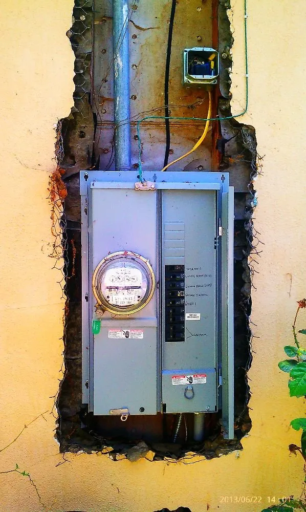 Professional outlet and switch repair service in ,  - Makena Electric