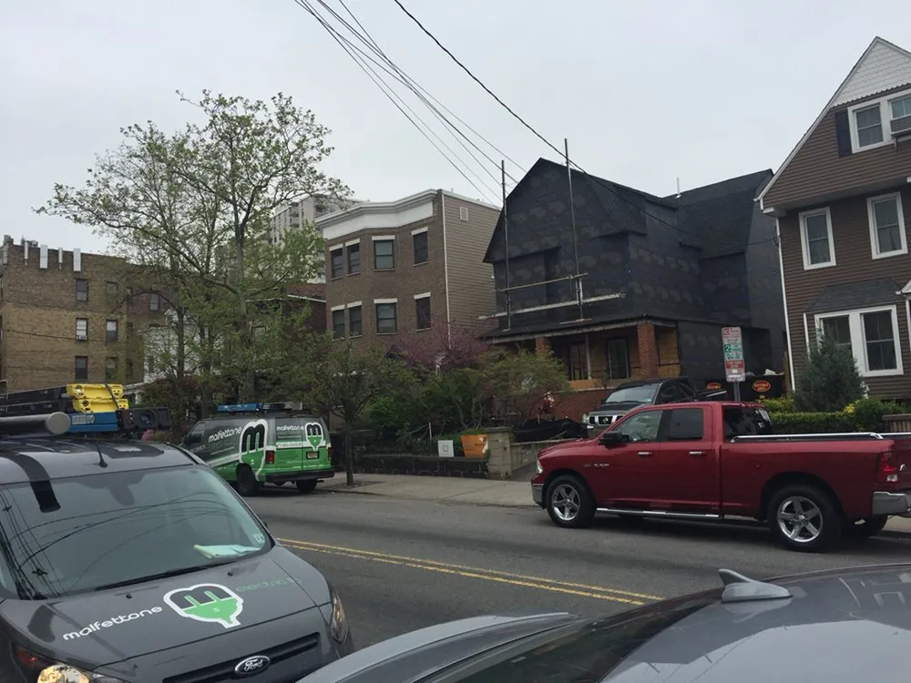 Slide of Malfettone Electric