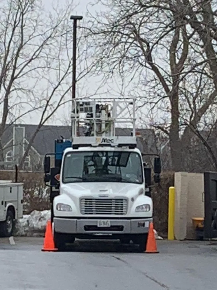 Emergency emergency electrical service service in Palatine, IL - Malik Lighting & Signs Services
