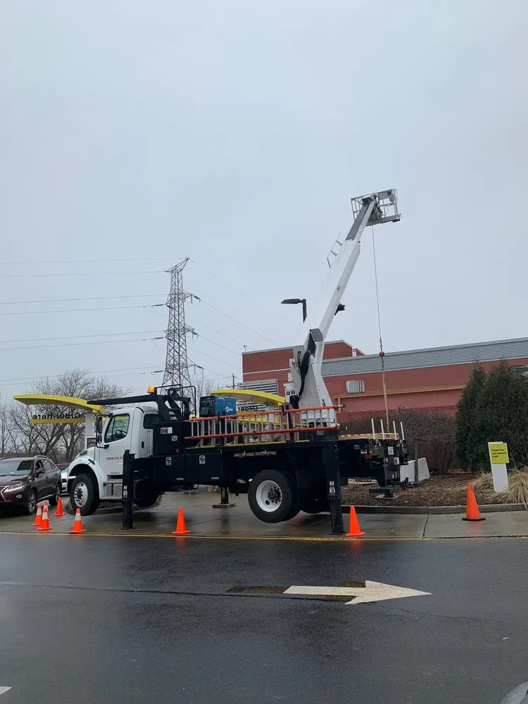 Certified electrician providing circuit breaker repair in Palatine, IL - Malik Lighting & Signs Services