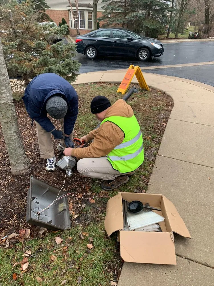 Emergency electrical repair in Palatine, IL by Malik Lighting & Signs Services
